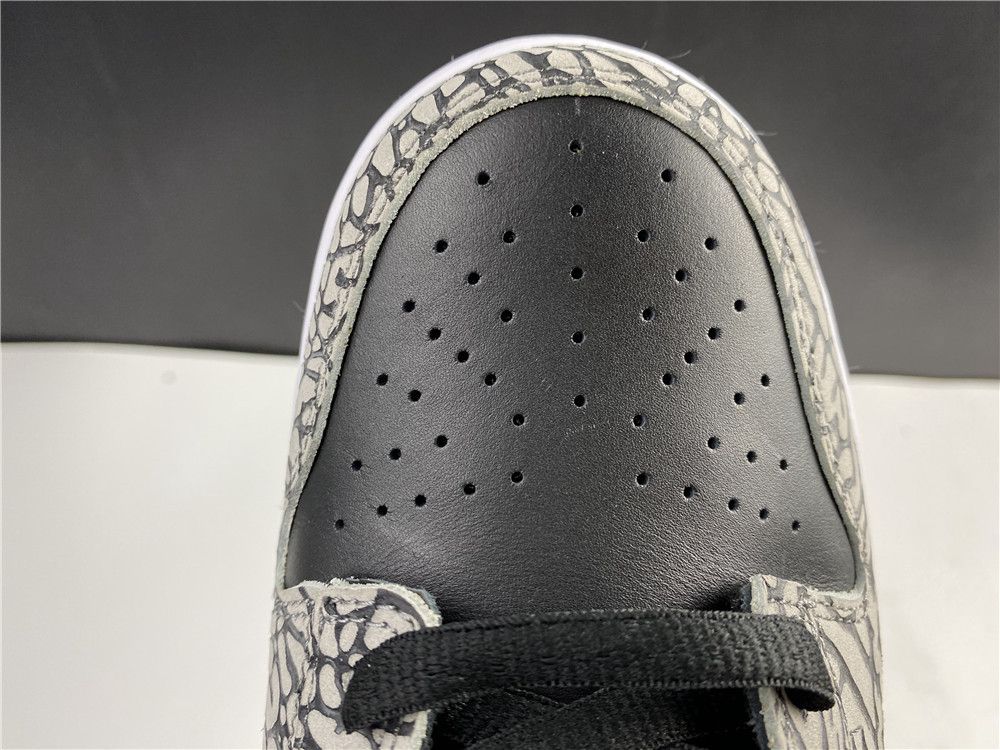 S*p*e ?? nike sb dunk low white cement